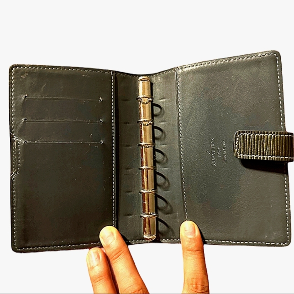 LOUIS VUITTON AUTHENTIC EPI LEATHER CYBER IRIDESCENT OLIVE GRN AGENDA /PASSPORT - Picture 6 of 14